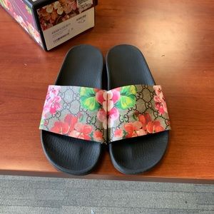gucci bloom slides
